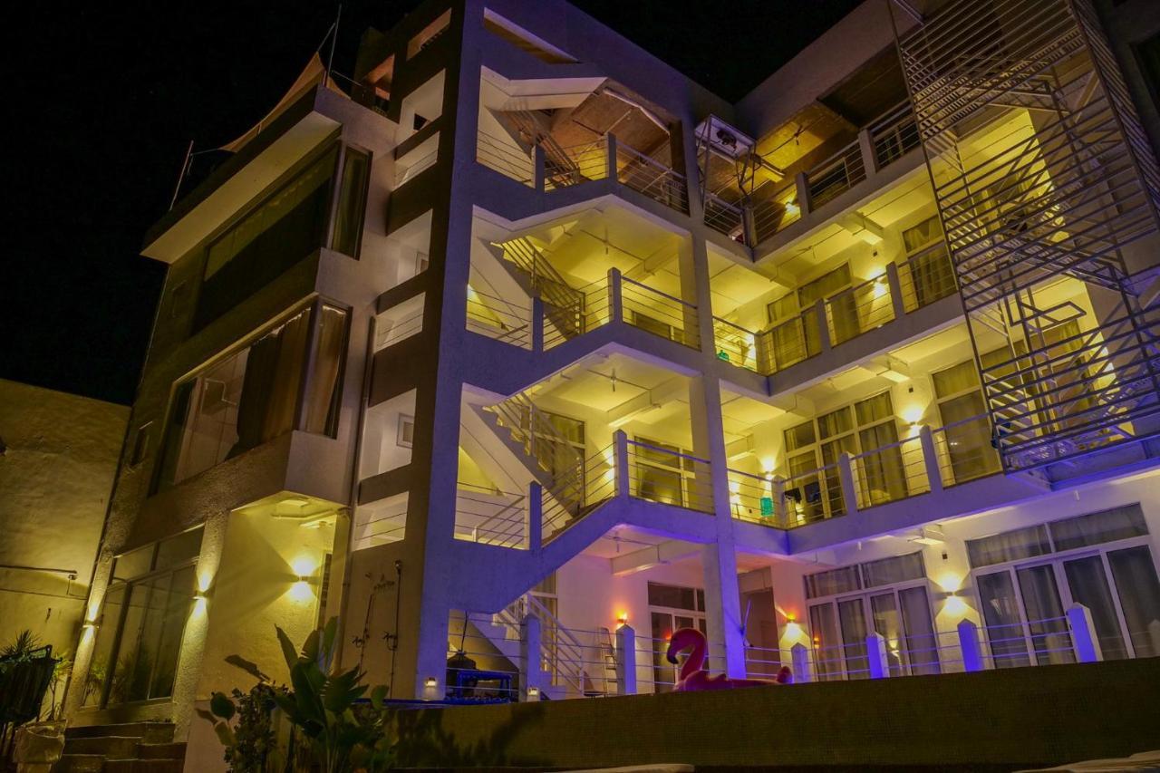 1000m² 18 slaapkamer, 20 privé badkamer Appartement in Mactan eiland Lapu-Lapu City Buitenkant foto